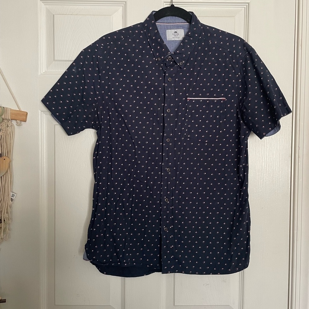 Level Ten Men’s Size M Navy Blue with Red Triangle Pattern